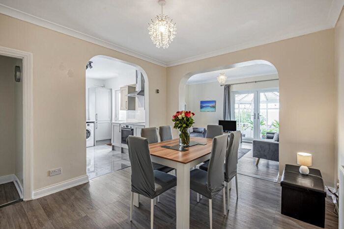 3 Bedroom Detached House For Sale In Thong Lane, Gravesend, DA12