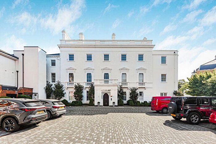 2 Bedroom Flat For Sale In Egerton Drive, Old Isleworth, TW7