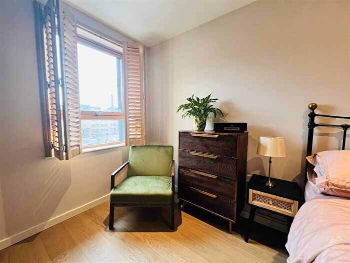 2 Bedroom Apartment To Rent In The Gateway South, Marsh Lane, Leeds City Centre, LS9