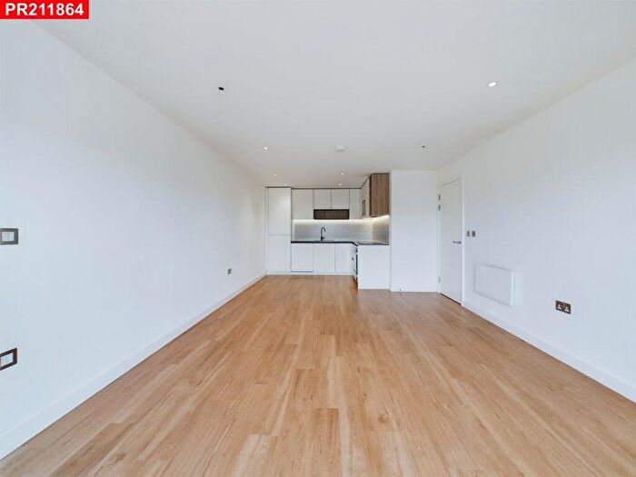 2 Bedroom Flat To Rent In Beaufort Square, Colindale, – Bedrooms Flat, NW9
