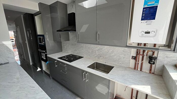 5 Bedroom Semi-Detached House To Rent In Basildene Road, Hounslow, TW4