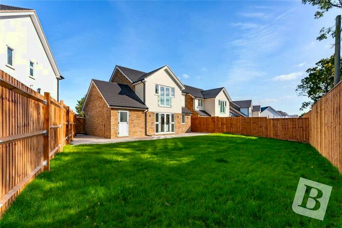 4 Bedroom Detached House For Sale In Sloane Mews, Prospect Road, Hornchurch, RM11