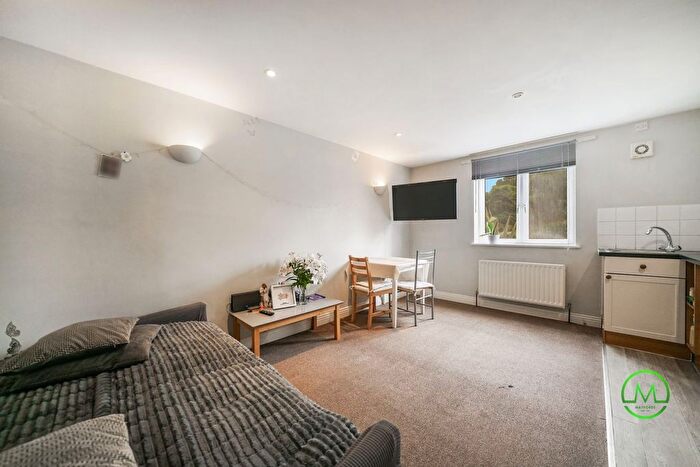1 Bedroom Flat For Sale In Church Court, St John Road, TW7