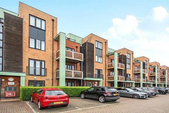 1 Bedroom Flat For Sale In Aventine Avenue, Mitcham, CR4