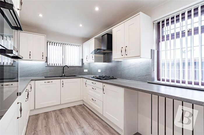 4 Bedroom Semi Detached House For Sale In London Road, Wickford, Essex, SS12
