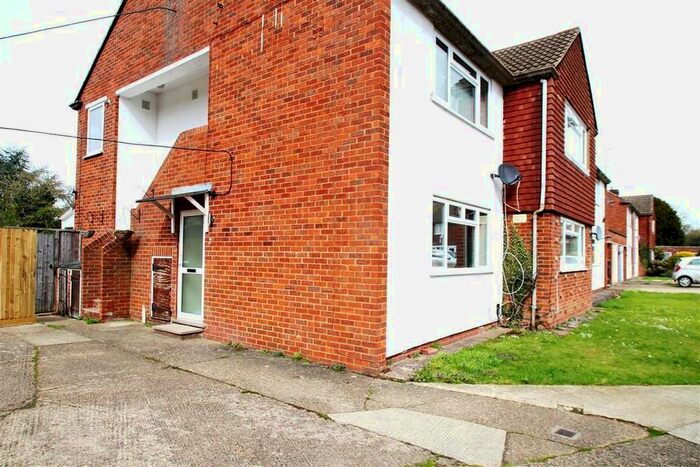 2 Bedroom Flat To Rent In Green Acre, Aylesbury, HP21