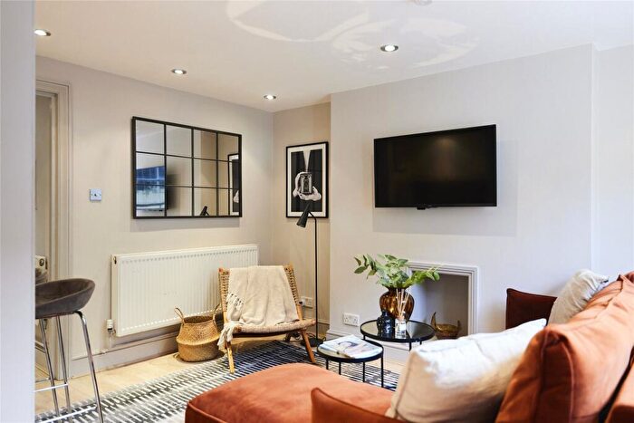 1 Bedroom Terraced House To Rent In Amwell Street, London, EC1R