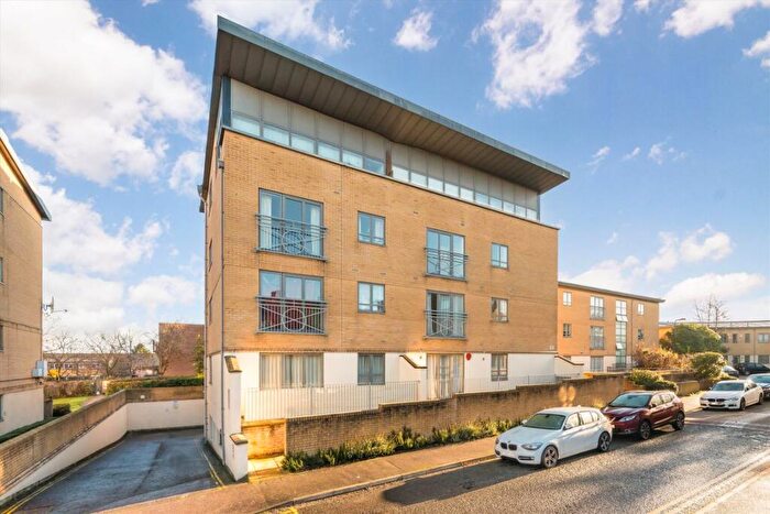 2 Bedroom Flat To Rent In Sovereign Place, Harrow, HA1