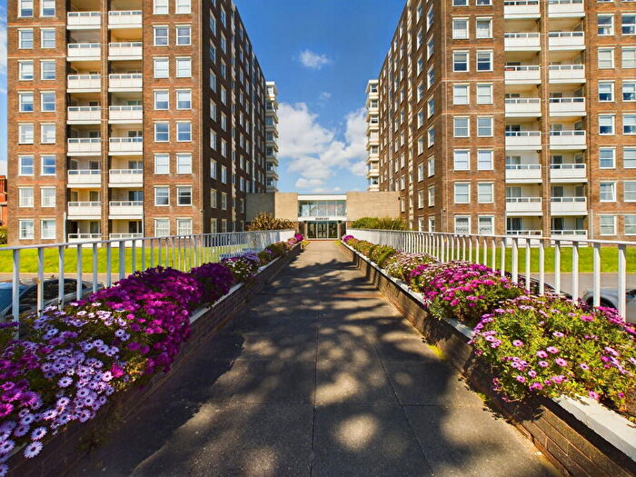 3 Bedroom Flat For Sale In West Parade, Worthing, BN11