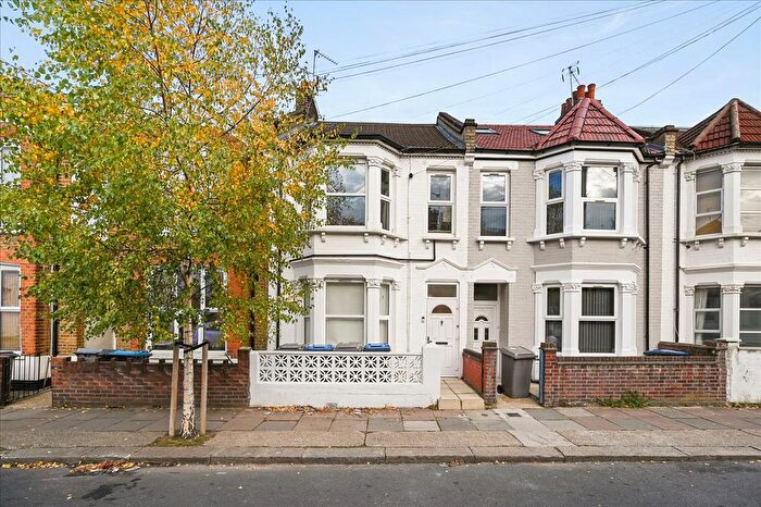 3 Bedroom Flat For Sale In Brownlow Road, Harlesden, NW10