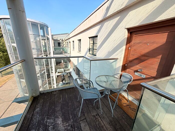 2 Bedroom Flat To Rent In Hayes Road, Penarth, CF64