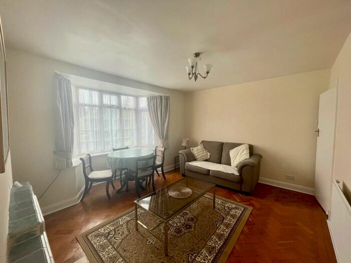 2 Bedroom Flat To Rent In Finchley Court, Ballards Lane, London, N3