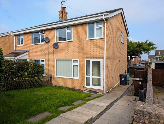 3 Bedroom Semi-Detached House To Rent In Bryn Celyn, Colwyn Bay, LL29