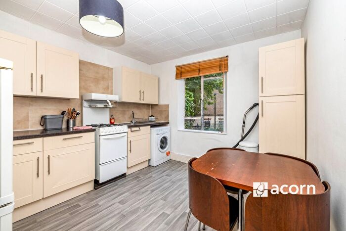 2 Bedroom Flat To Rent In Fentiman Road, London, SW8