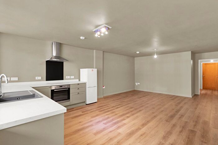 2 Bedroom Flat To Rent In Cricklade Street, Cirencester, Gloucestershire, GL7
