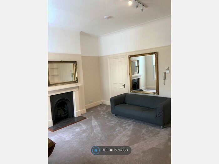 2 Bedroom Flat To Rent In Merton Road, London, SW18