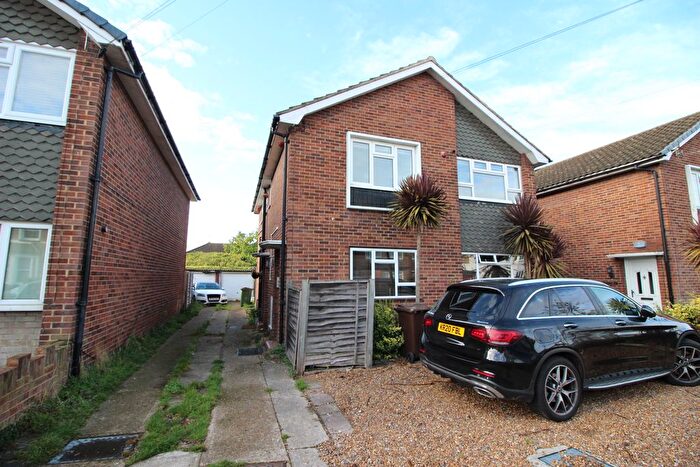 2 Bedroom Maisonette For Sale In Hampton Road, Worcester Park, KT4