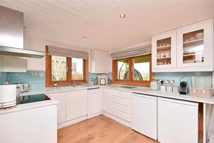 2 Bedroom Detached House For Sale In Fairway Lakes, Caldecott Hall, Fritton, Great Yarmouth, NR31