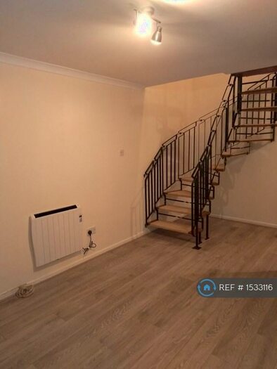 1 Bedroom Terraced House To Rent In Hedgeside, Crawley, RH11