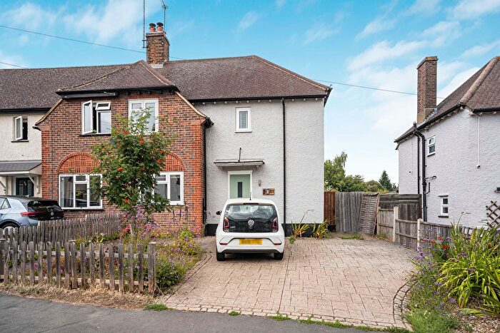 3 Bedroom Semi-Detached House For Sale In Cavendish Road, Markyate, St Albans, AL3