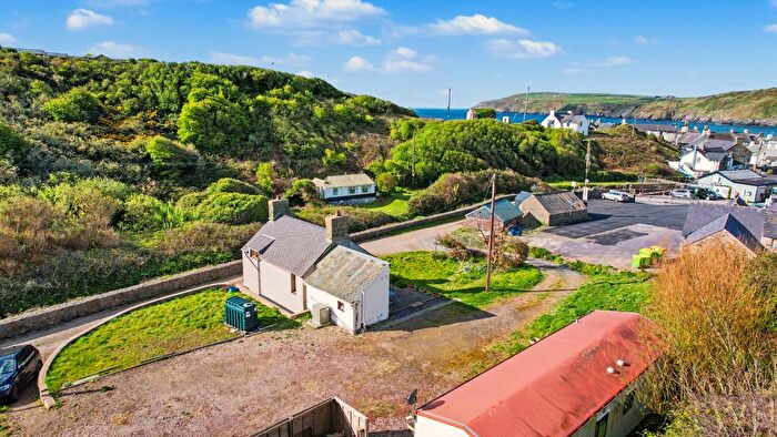 2 Bedroom Property For Sale In Glanrafon, Aberdaron, LL53