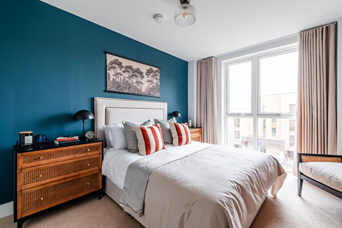 1 Bedroom Apartment For Sale In Park Rise, Sunrise Avenue, Hornchurch, Havering, RM12