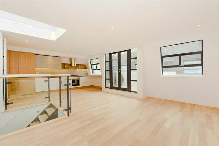 3 Bedroom Mews To Rent In Bouton Place, Angel, N1