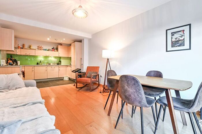 2 Bedroom Flat For Sale In Graham Street, Islington, London, N1