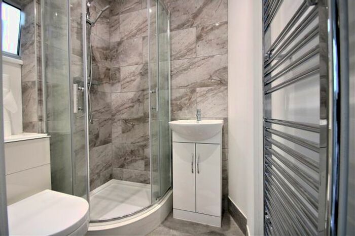 3 Bedroom Flat To Rent In Chelsham Road, London, SW4