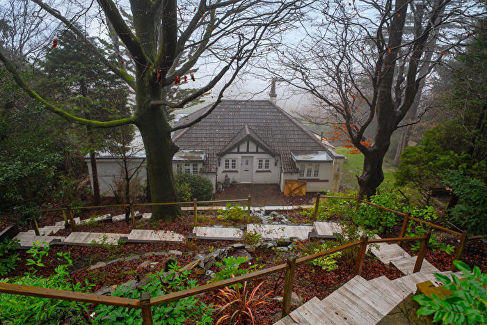 3 Bedroom House For Sale In Gravelly Hill, Caterham, CR3