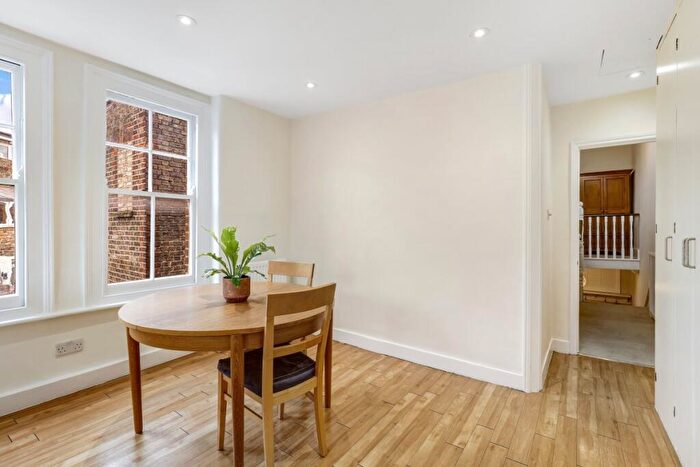2 Bedroom Flat To Rent In Cambridge Road, London, SW11