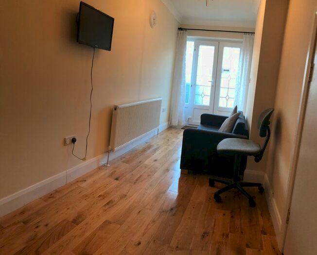 1 Bedroom Flat To Rent In Valley Drive, London, NW9