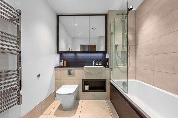 2 Bedroom Flat For Sale In Therm Court, Rookwood Way, London, E3