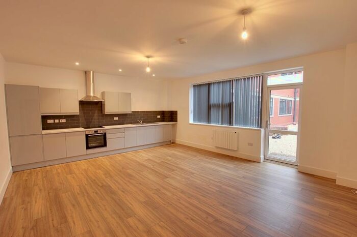 2 Bedroom Flat To Rent In Pavilions Court, Windsor Road, Trowbridge BA14