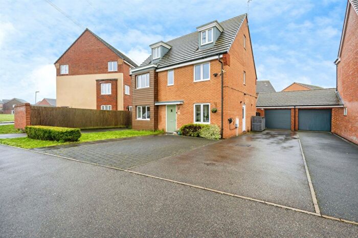 5 Bedroom Detached House For Sale In Whinchat Gardens, Leighton Buzzard, LU7