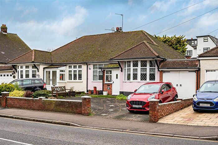 3 Bedroom Semi Detached Bungalow For Sale In Whitehall Road, North Chingford, E4