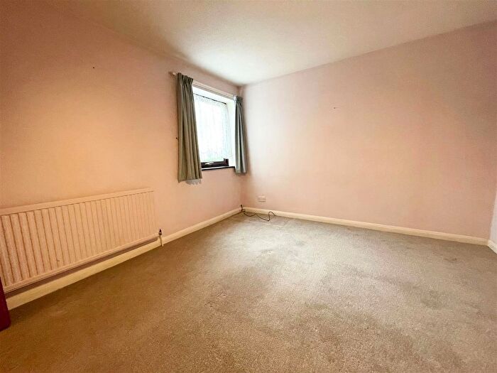 2 Bedroom Flat For Sale In Victoria Avenue, Shanklin, PO37