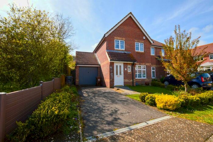 3 Bedroom Semi-Detached House To Rent In Palesgate Way, Eastbourne, BN20