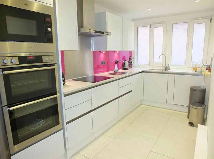 4 Bedroom House To Rent In Queens Crescent, NW5