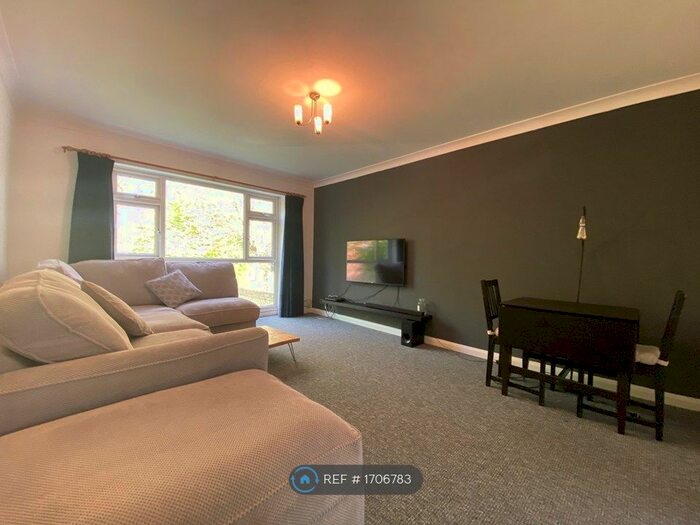 2 Bedroom Flat To Rent In Abbey Road, Enfield, EN1