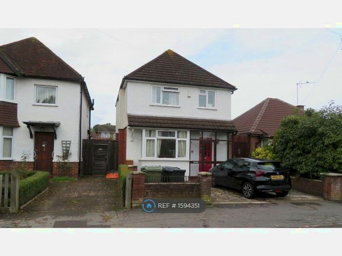 6 Bedroom Semi-Detached House To Rent In Beckingham Road, Guildford, GU2