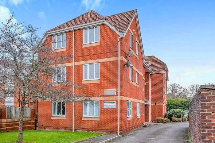 2 Bedroom Apartment To Rent In Cobbett Road, Southampton, SO18