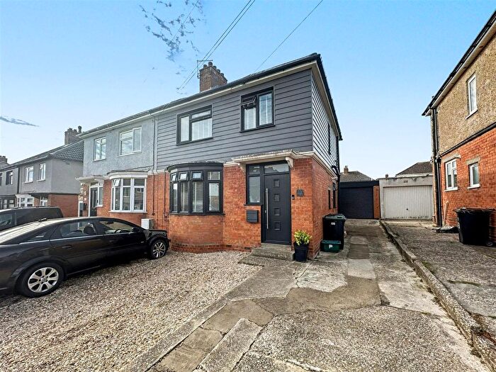 3 Bedroom Semi Detached House For Sale In Bryn Road, Weymouth, Dorset, DT4