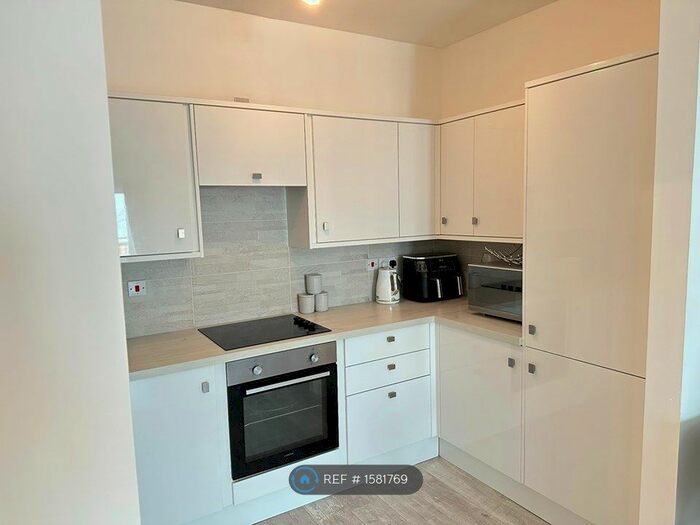 2 Bedroom Flat To Rent In Park View, Maidenhead, SL6