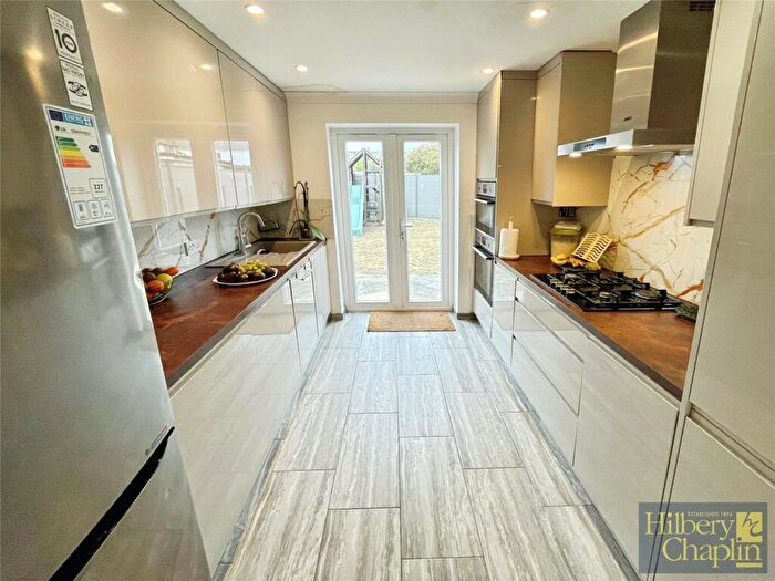 5 Bedroom Semi-Detached House For Sale In Hamlet Close, Collier Row, RM5