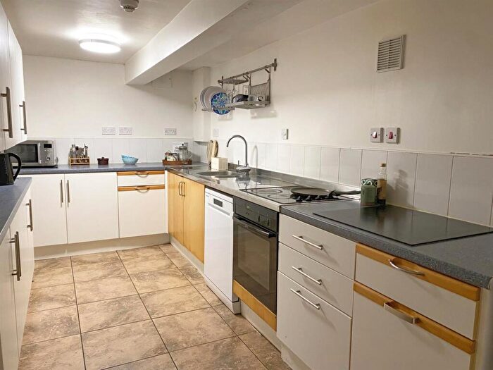 7 Bedroom Terraced House To Rent In Ash Grove, Hyde Park, Leeds, LS6