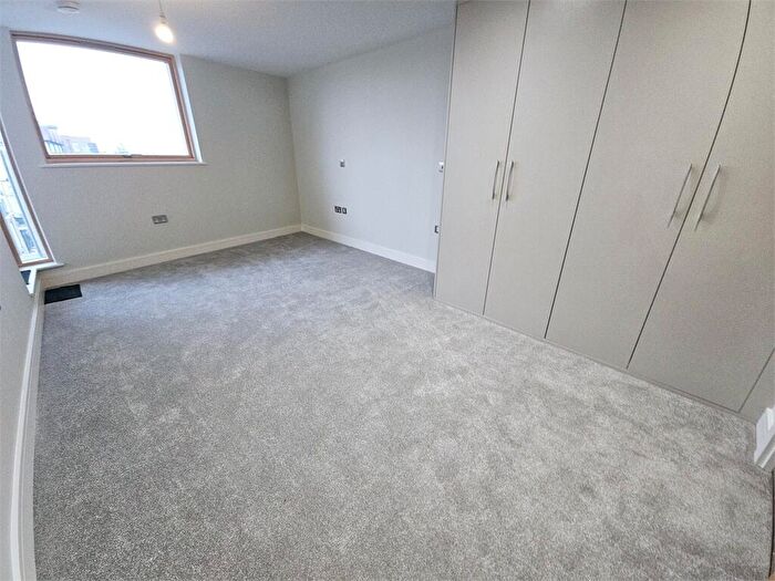 2 Bedroom Apartment For Sale In The Broadway, Leigh On Sea, Leigh On Sea, SS9