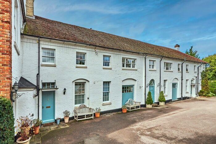 3 Bedroom Flat To Rent In Lamer Mews, Lamer Lane, Wheathampstead, AL4
