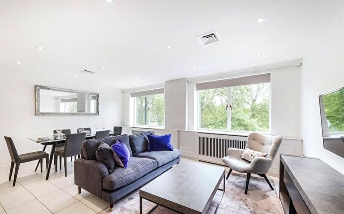 3 Bedroom Flat To Rent In Piccadilly, Mayfair, London, W1J