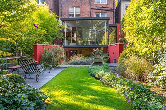 3 Bedroom Flat For Sale In Dartmouth Road, Mapesbury Estate, London, NW2